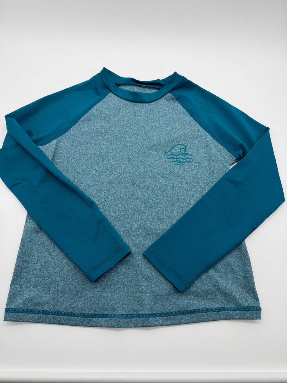 Art Class Teal Blue Long-Sleeve Rash Guard Top Size Medium (8)